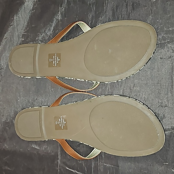 G by guess thong flip flops - Picture 4 of 4